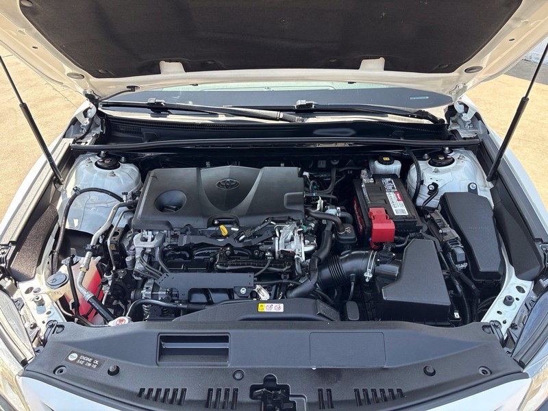 Toyota Camry Vehicle Full-screen Gallery Image 12