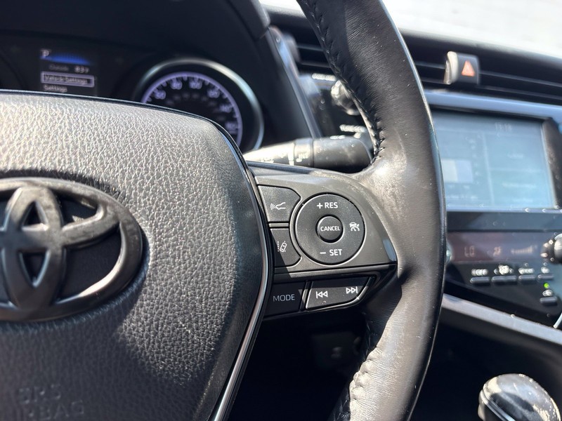 Toyota Camry Vehicle Full-screen Gallery Image 25
