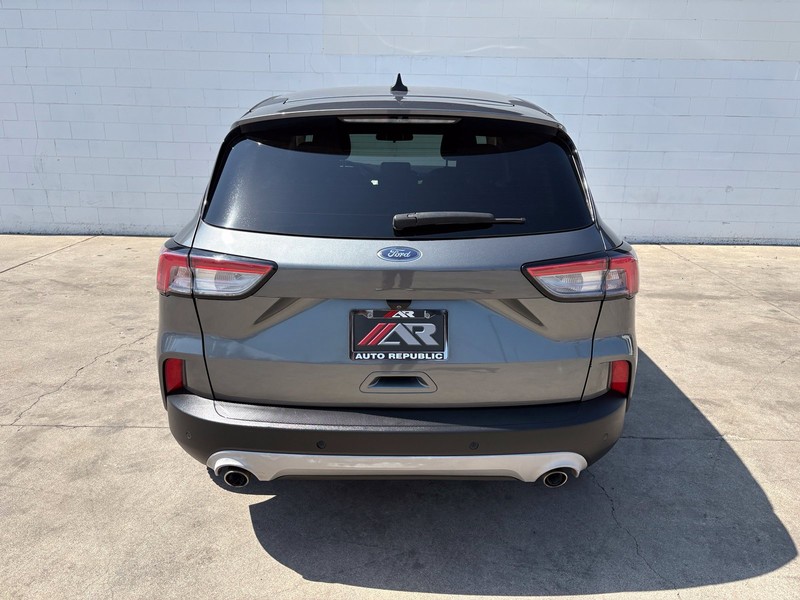 Ford Escape Vehicle Full-screen Gallery Image 06