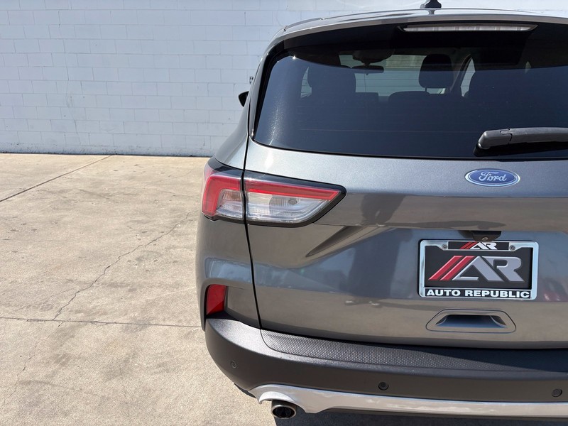 Ford Escape Vehicle Full-screen Gallery Image 07