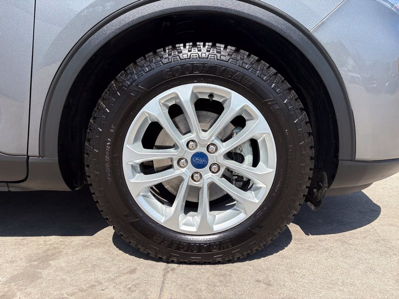 Ford Escape Vehicle Full-screen Gallery Image 14
