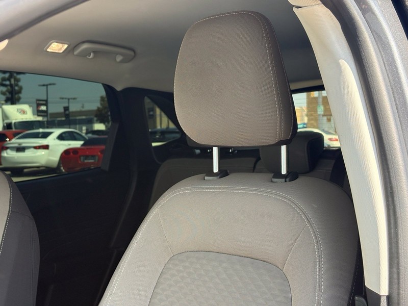 Ford Escape Vehicle Full-screen Gallery Image 18