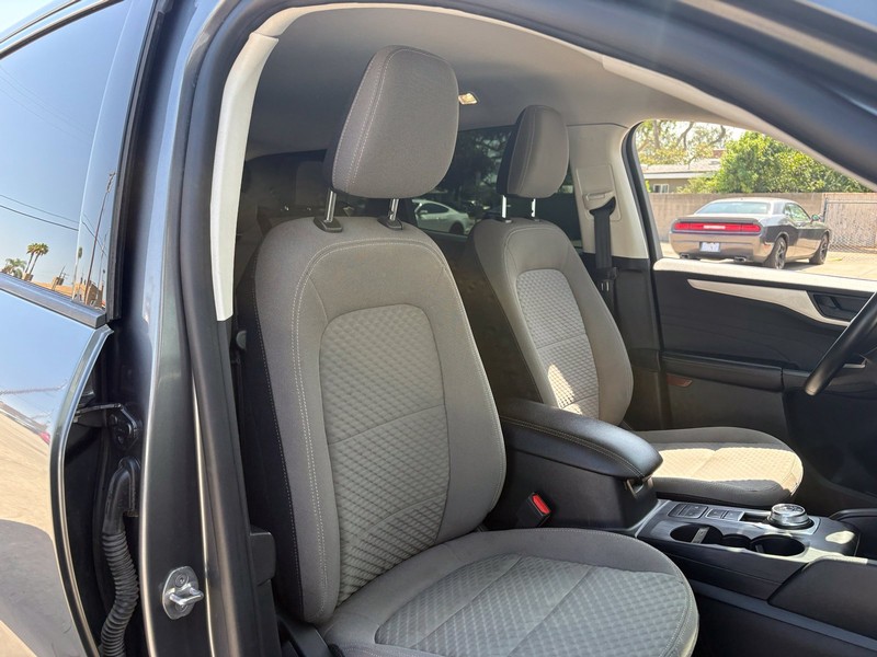 Ford Escape Vehicle Full-screen Gallery Image 20