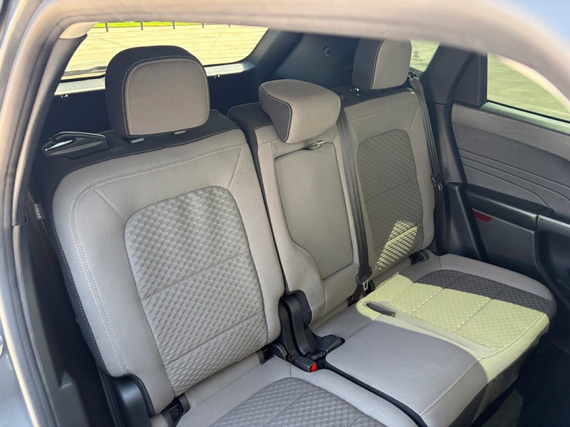 Ford Escape Vehicle Full-screen Gallery Image 21