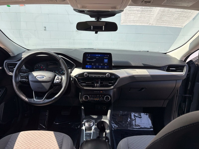 Ford Escape Vehicle Full-screen Gallery Image 22