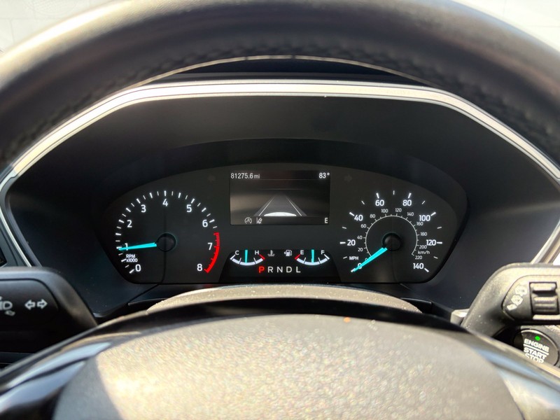 Ford Escape Vehicle Full-screen Gallery Image 23