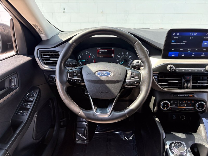Ford Escape Vehicle Full-screen Gallery Image 24