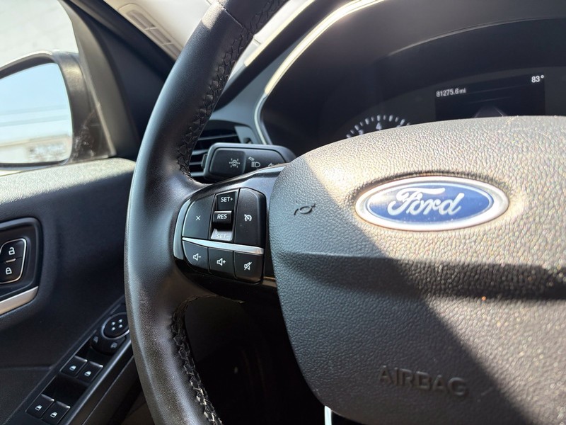 Ford Escape Vehicle Full-screen Gallery Image 25