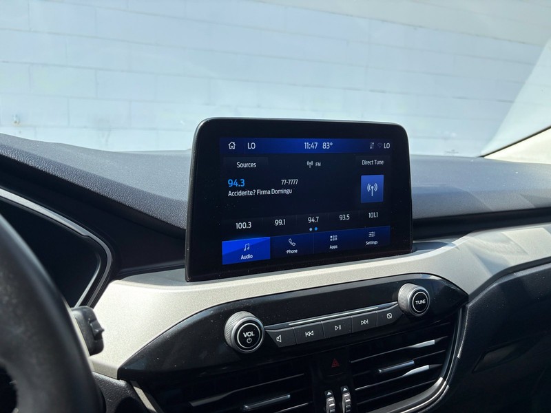 Ford Escape Vehicle Full-screen Gallery Image 28
