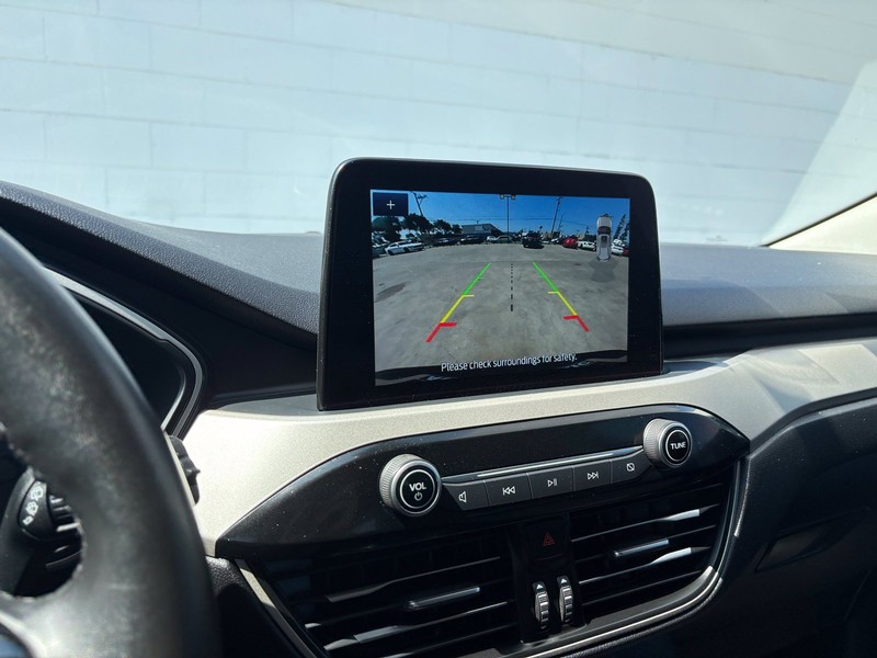 Ford Escape Vehicle Full-screen Gallery Image 29