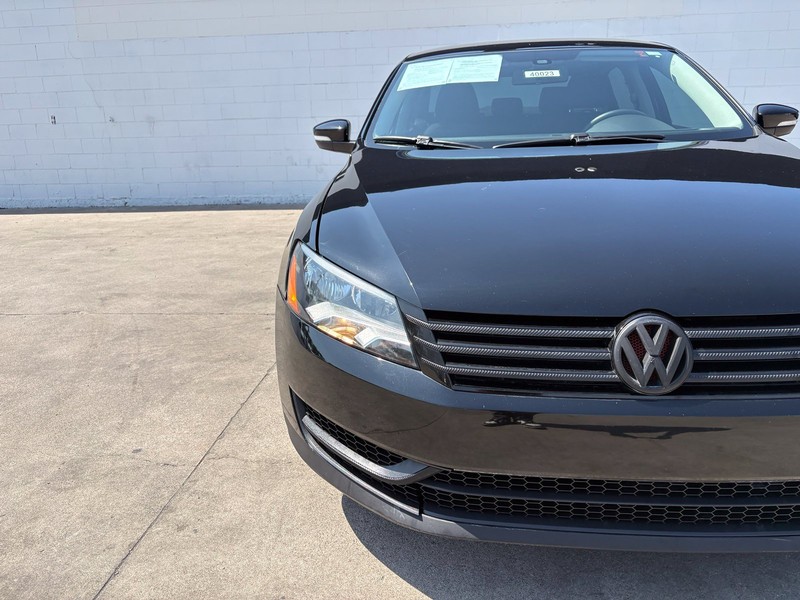 Volkswagen Passat Vehicle Full-screen Gallery Image 03