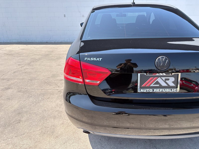Volkswagen Passat Vehicle Full-screen Gallery Image 07