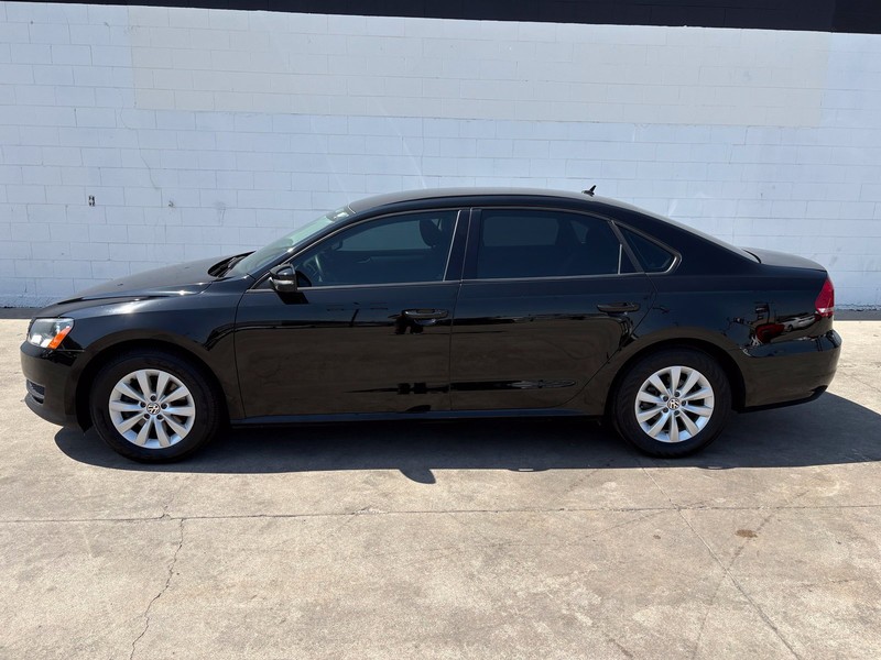 Volkswagen Passat Vehicle Full-screen Gallery Image 10