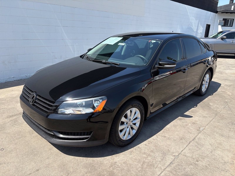 Volkswagen Passat Vehicle Full-screen Gallery Image 11