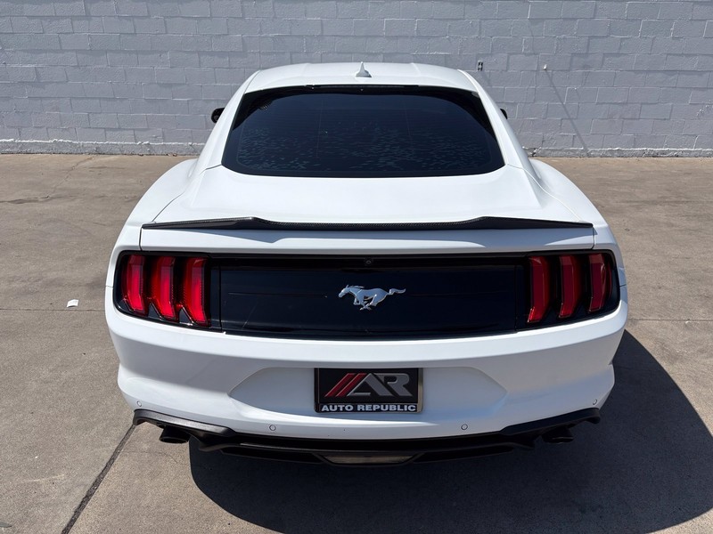 Ford Mustang Vehicle Full-screen Gallery Image 06