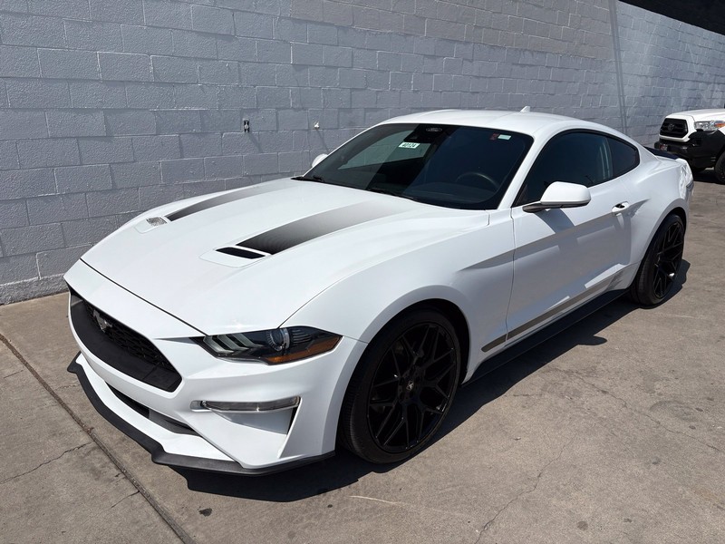 Ford Mustang Vehicle Full-screen Gallery Image 11
