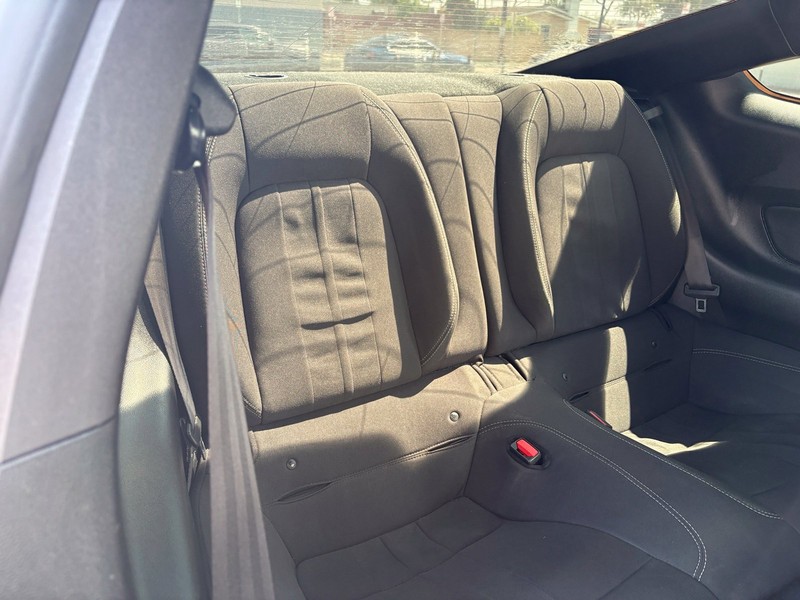 Ford Mustang Vehicle Full-screen Gallery Image 19