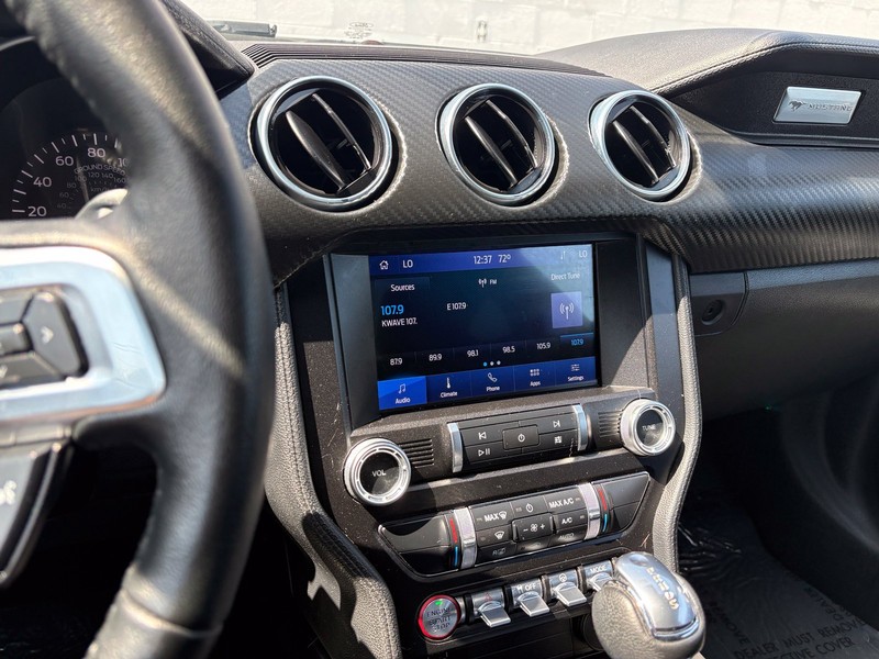 Ford Mustang Vehicle Full-screen Gallery Image 25