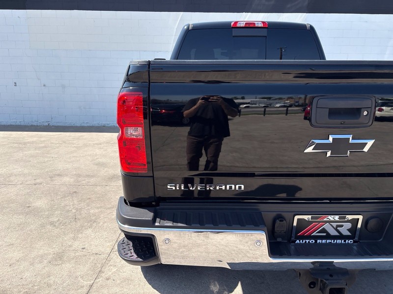 Chevrolet Silverado 2500HD Vehicle Full-screen Gallery Image 07