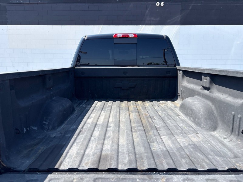 Chevrolet Silverado 2500HD Vehicle Full-screen Gallery Image 08