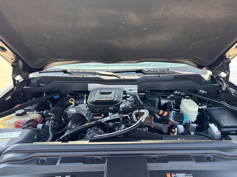 Chevrolet Silverado 2500HD Vehicle Full-screen Gallery Image 12