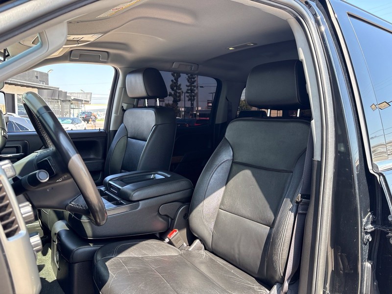 Chevrolet Silverado 2500HD Vehicle Full-screen Gallery Image 16