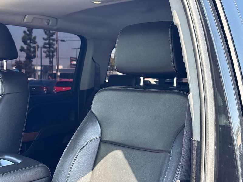 Chevrolet Silverado 2500HD Vehicle Full-screen Gallery Image 17