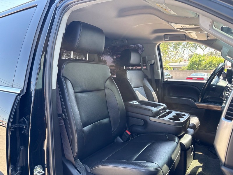 Chevrolet Silverado 2500HD Vehicle Full-screen Gallery Image 19