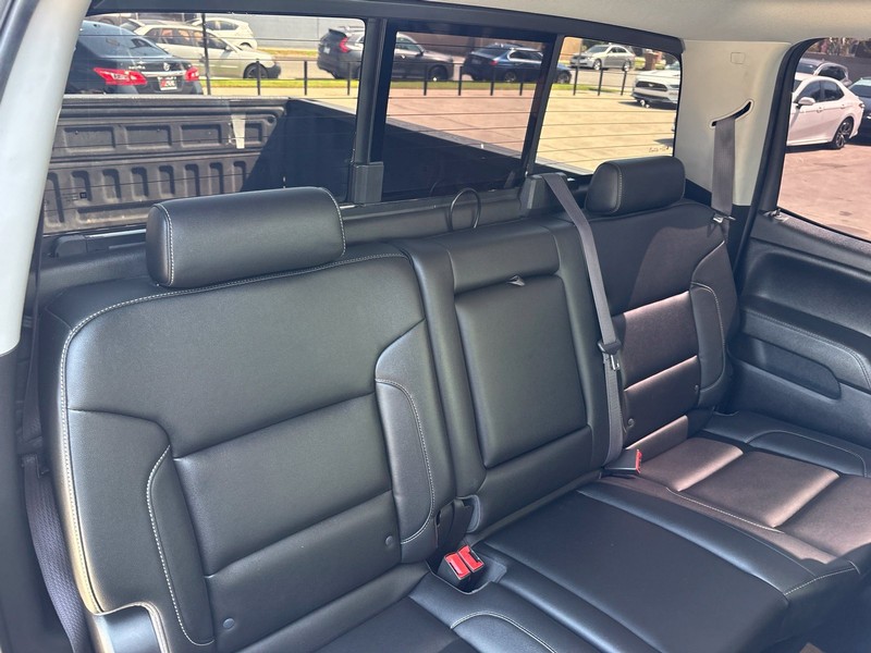 Chevrolet Silverado 2500HD Vehicle Full-screen Gallery Image 20