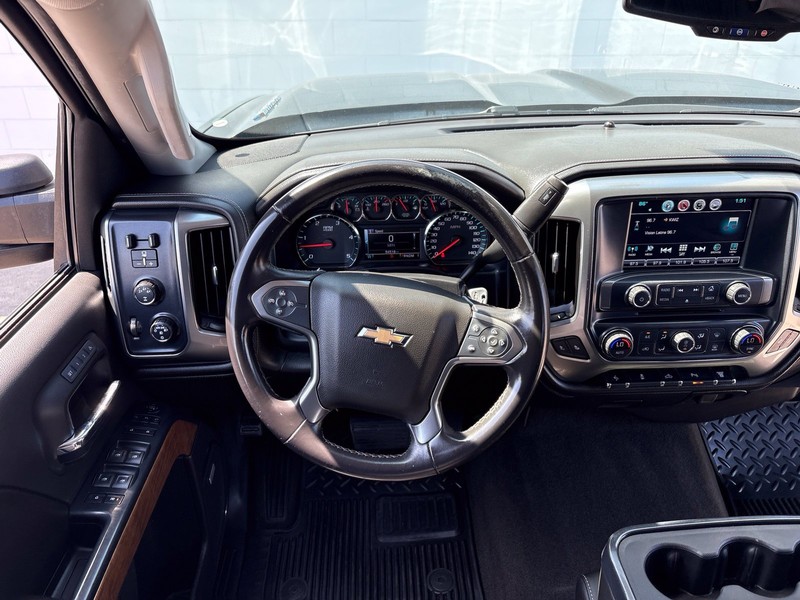 Chevrolet Silverado 2500HD Vehicle Full-screen Gallery Image 23