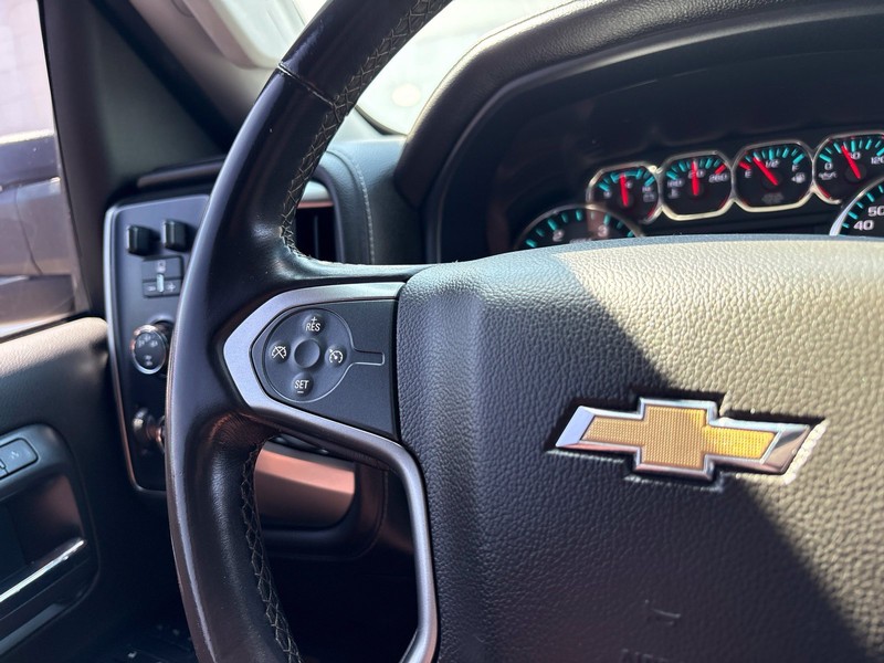 Chevrolet Silverado 2500HD Vehicle Full-screen Gallery Image 24