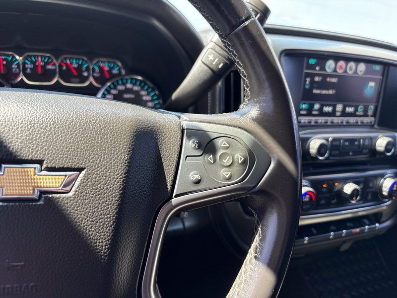 Chevrolet Silverado 2500HD Vehicle Full-screen Gallery Image 25