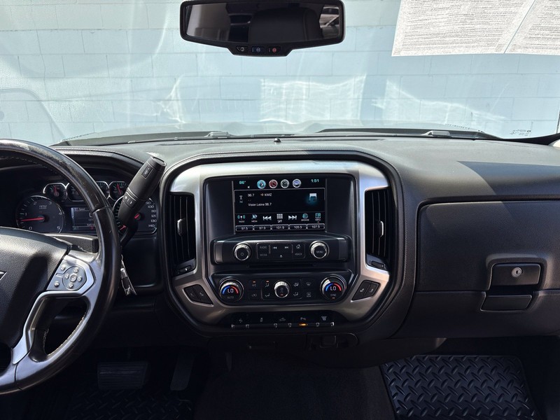 Chevrolet Silverado 2500HD Vehicle Full-screen Gallery Image 26