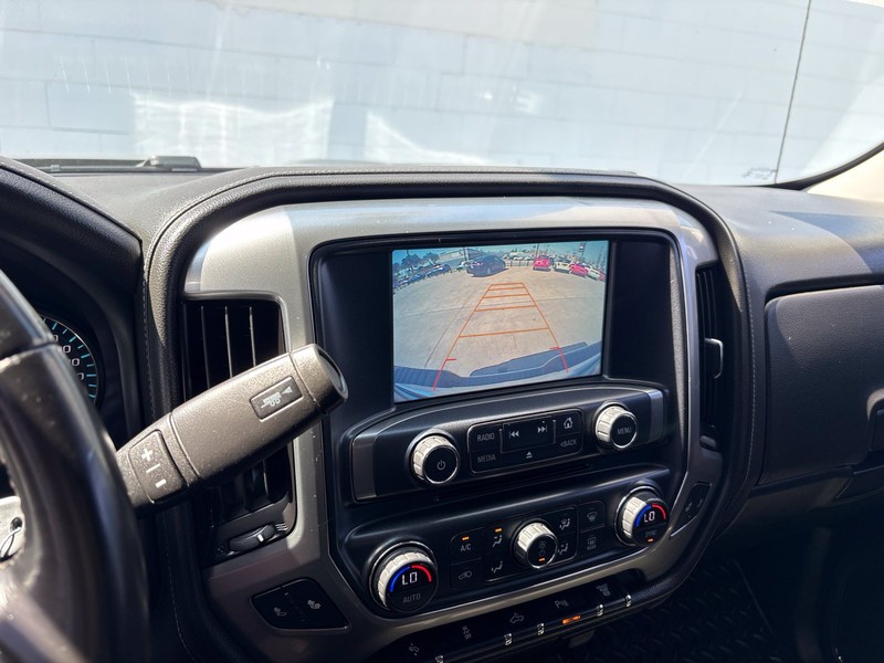 Chevrolet Silverado 2500HD Vehicle Full-screen Gallery Image 28