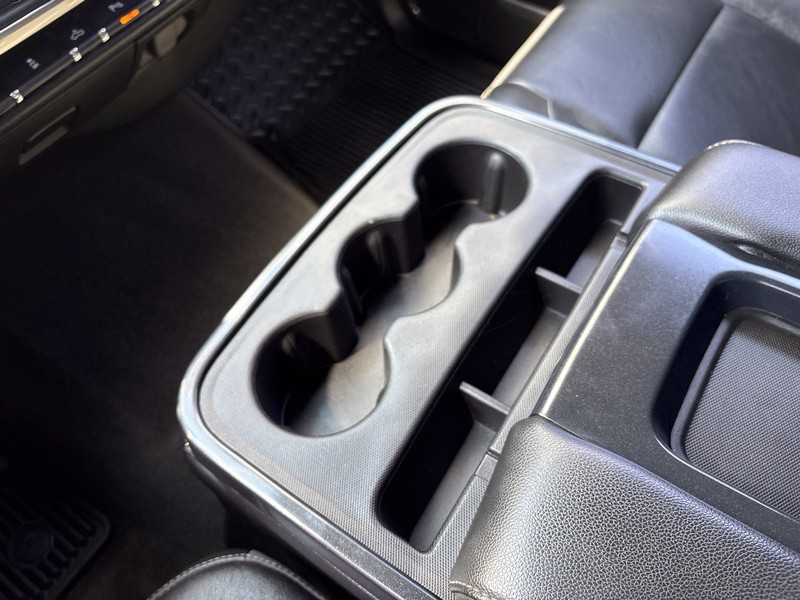 Chevrolet Silverado 2500HD Vehicle Full-screen Gallery Image 29