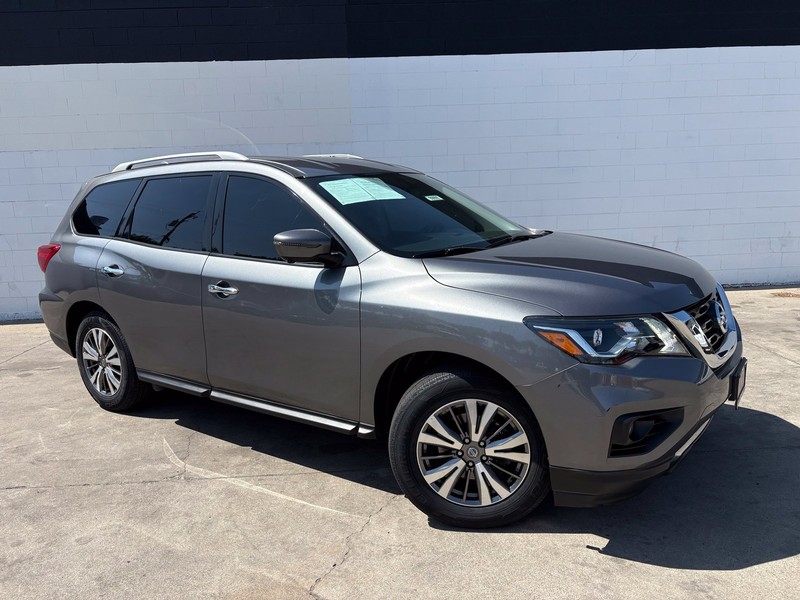 Nissan Pathfinder Vehicle Full-screen Gallery Image 01