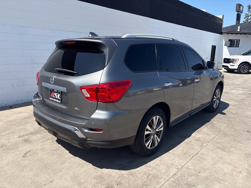 Nissan Pathfinder Vehicle Full-screen Gallery Image 05