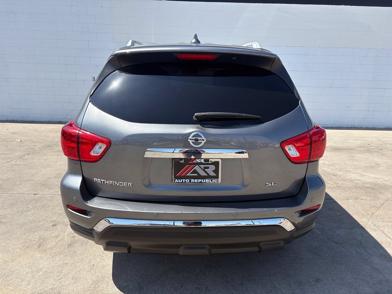 Nissan Pathfinder Vehicle Full-screen Gallery Image 06
