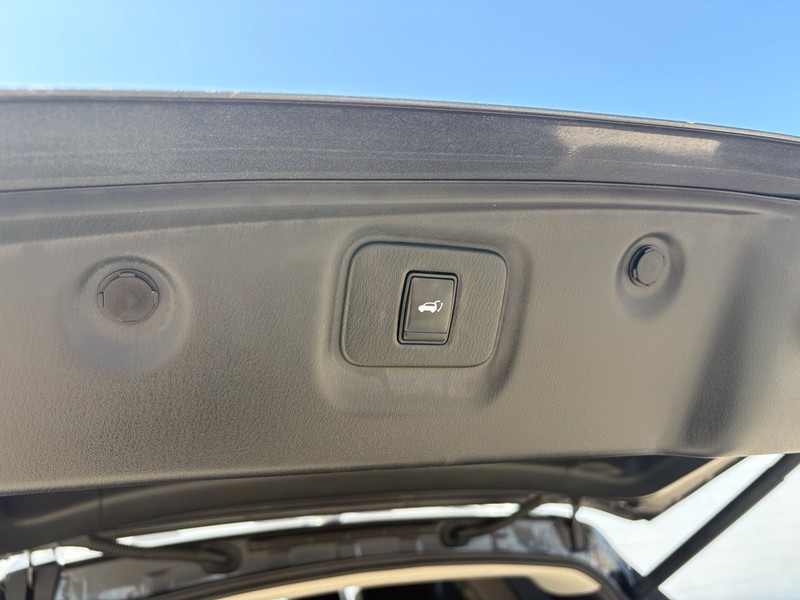 Nissan Pathfinder Vehicle Full-screen Gallery Image 09
