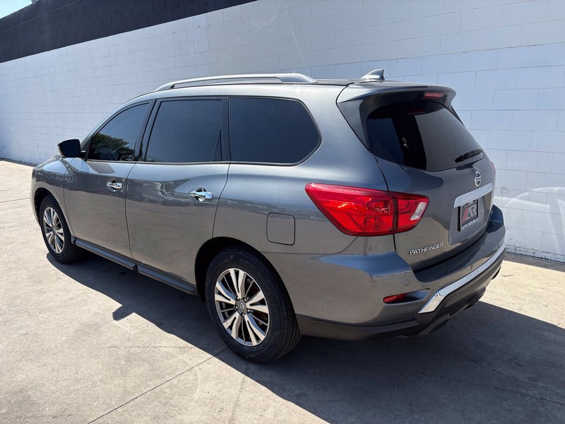 Nissan Pathfinder Vehicle Full-screen Gallery Image 10