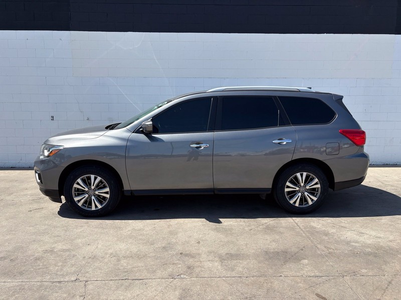 Nissan Pathfinder Vehicle Full-screen Gallery Image 11