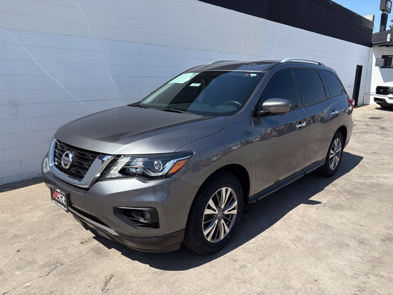 Nissan Pathfinder Vehicle Full-screen Gallery Image 12