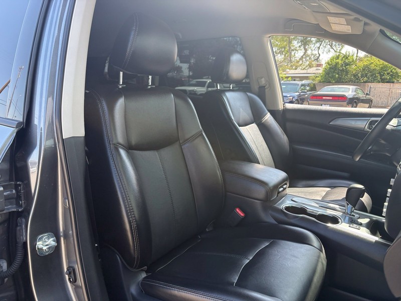 Nissan Pathfinder Vehicle Full-screen Gallery Image 20