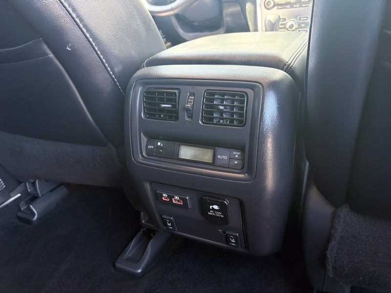 Nissan Pathfinder Vehicle Full-screen Gallery Image 23