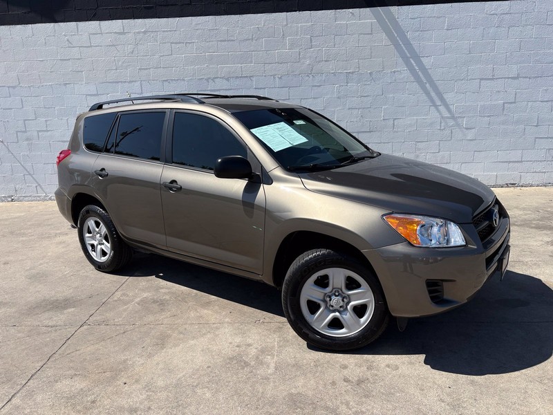 Toyota RAV4 Vehicle Full-screen Gallery Image 01