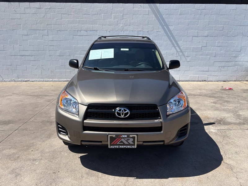 Toyota RAV4 Vehicle Full-screen Gallery Image 02