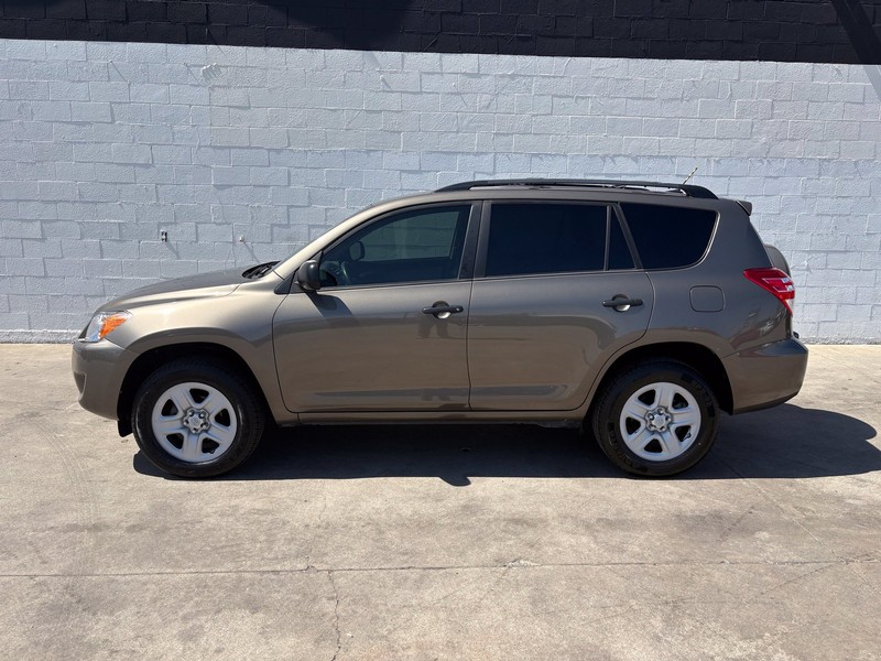 Toyota RAV4 Vehicle Full-screen Gallery Image 10
