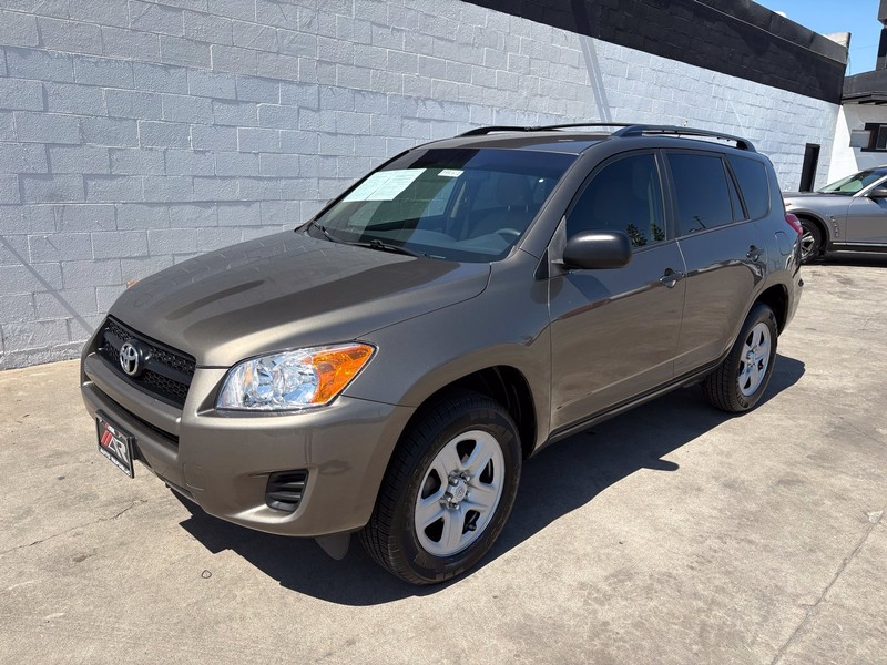 Toyota RAV4 Vehicle Full-screen Gallery Image 11