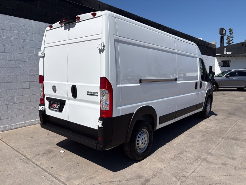 Ram ProMaster Cargo Van Vehicle Full-screen Gallery Image 05