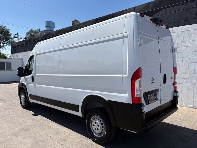 Ram ProMaster Cargo Van Vehicle Full-screen Gallery Image 09